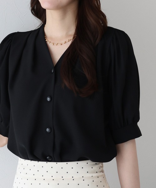 BLUEEAST(ブルーイースト)の「パールドットボタンブラウス(シャツ/ブラウス・レディース・ブラック/ブルー/アイボリー/ベージュ/ブルーグレー/ライトカーキ・MEDIUM)」の19枚目の写真