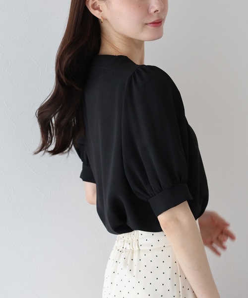 BLUEEAST(ブルーイースト)の「パールドットボタンブラウス(シャツ/ブラウス・レディース・ブラック/ブルー/アイボリー/ベージュ/ブルーグレー/ライトカーキ・MEDIUM)」の22枚目の写真