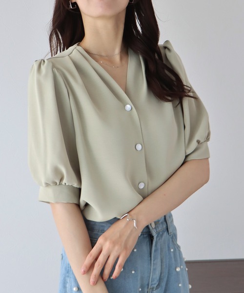 BLUEEAST(ブルーイースト)の「パールドットボタンブラウス(シャツ/ブラウス・レディース・ブラック/ブルー/アイボリー/ベージュ/ブルーグレー/ライトカーキ・MEDIUM)」の8枚目の写真