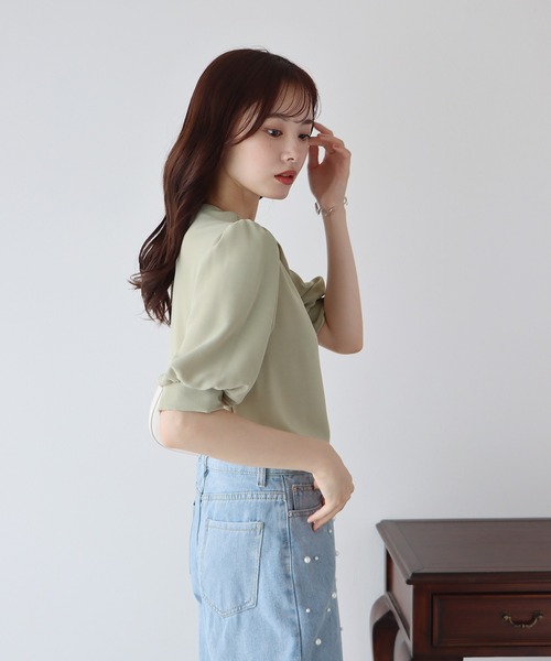 BLUEEAST(ブルーイースト)の「パールドットボタンブラウス(シャツ/ブラウス・レディース・ブラック/ブルー/アイボリー/ベージュ/ブルーグレー/ライトカーキ・MEDIUM)」の10枚目の写真