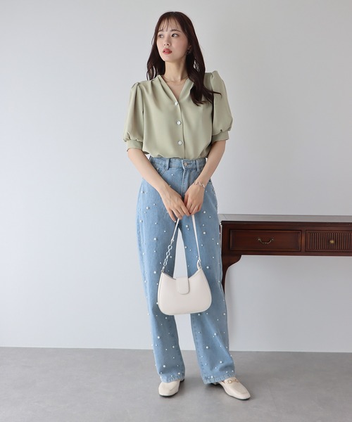 BLUEEAST(ブルーイースト)の「パールドットボタンブラウス(シャツ/ブラウス・レディース・ブラック/ブルー/アイボリー/ベージュ/ブルーグレー/ライトカーキ・MEDIUM)」の12枚目の写真
