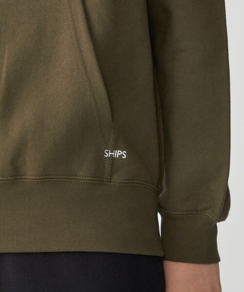 SHIPS（シップス）の「【WEB限定】SHIPS: マイクロ SHIPS 刺繍 ロゴ 裏毛 スウェット プルオーバーパーカー（パーカー・メンズ・ライトブルー/ブラック/ネイビー/グレー/オリーブ・SMALL/MEDIUM/LARGE/X-LARGE）」の4枚目の写真