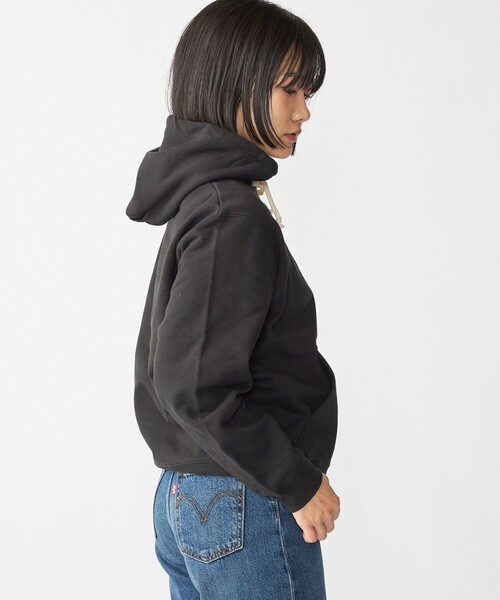 SHIPS（シップス）の「【WEB限定】SHIPS: マイクロ SHIPS 刺繍 ロゴ 裏毛 スウェット プルオーバーパーカー（パーカー・メンズ・ライトブルー/ブラック/ネイビー/グレー/オリーブ・SMALL/MEDIUM/LARGE/X-LARGE）」の18枚目の写真