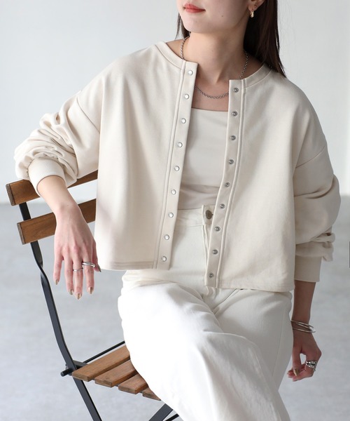 Riberry（リベリー）の「前後2WAY スナップボタンカーディガン（カーディガン/ボレロ・レディース・アイボリー/グリーン/ベージュ/ブラック/オートミール/ネイビー/チャコールグレー・FREE）」の2枚目の写真