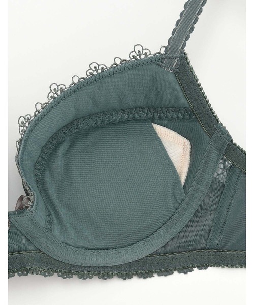 AMPHI（アンフィ）の「【まる胸メイク】ラッセルレース×ケミカルレース（ブラ&ショーツ・レディース・ブラック/グレー/イエロー/モスグリーン/バイオレット/スモークピンク/グレイッシュブルー/クリーム/テラコッタ・B65/B70/C70/D70/B75/C65/C75/D65/D75/E65/E70/E75）」の12枚目の写真