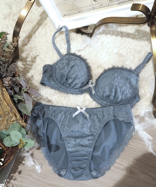 AMPHI（アンフィ）の「【まる胸メイク】ラッセルレース×ケミカルレース（ブラ&ショーツ・レディース・ブラック/グレー/イエロー/モスグリーン/バイオレット/スモークピンク/グレイッシュブルー/クリーム/テラコッタ・B65/B70/C70/D70/B75/C65/C75/D65/D75/E65/E70/E75）」の19枚目の写真