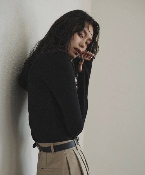 hellam（へラム）の「アームウォーマー袖ハイネックニット（ニット/セーター・レディース・ブラック/パープル/オレンジ/グリーン/アイボリー/その他/杢グレー/レッド/チャコール・FREE）」の10枚目の写真