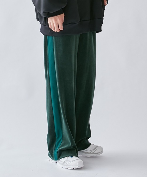 Lui's（ルイス）の「ベロア トラックパンツ (セットアップ対応