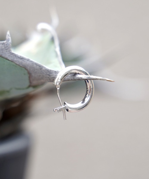 THE MILES(ザ マイルズ)の「GODSIZE ゴッドサイズ GS033ER PLAIN HOOP プレーンフープピアス(ピアス(片耳用)・メンズ・シルバー・FREE)」の3枚目の写真