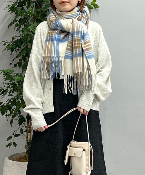 un dix cors(アンディコール)の「なめらかな肌触り ウールチェックストール(ストール/ショール・レディース・アイボリー/イエロー・FREE)」の3枚目の写真