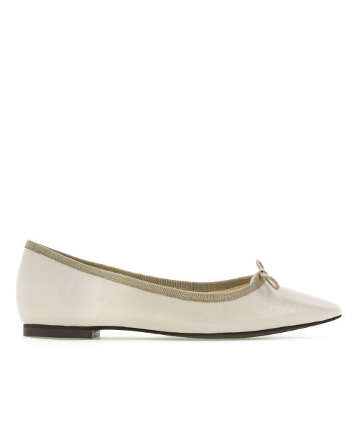 A de Vivre（アドゥヴィーヴル）の「サステナブル　晴雨兼用 バレエパンプス（バレエシューズ・レディース・クリーム/ブラック/パープル・24.5/23.5/25/22/23/22.5/24）」の3枚目の写真