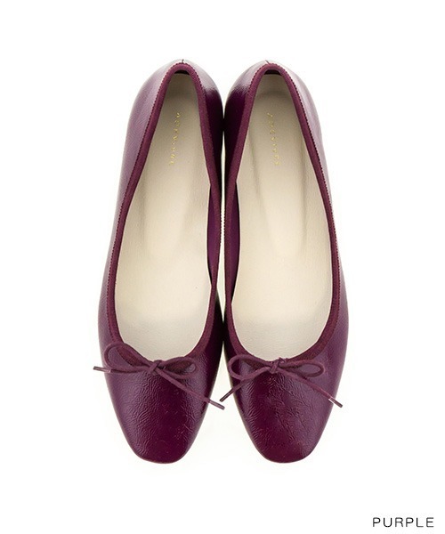 A de Vivre（アドゥヴィーヴル）の「サステナブル　晴雨兼用 バレエパンプス（バレエシューズ・レディース・クリーム/ブラック/パープル・24.5/23.5/25/22/23/22.5/24）」の5枚目の写真