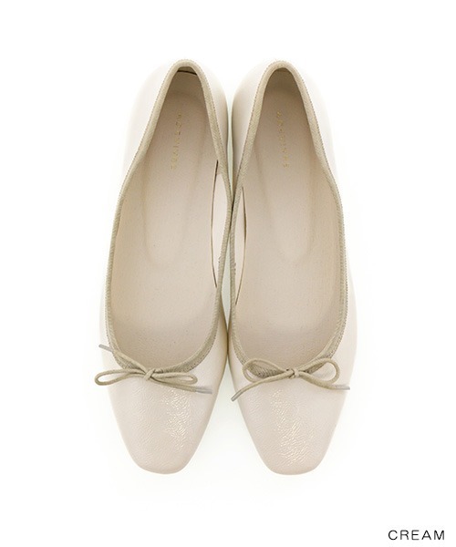 A de Vivre（アドゥヴィーヴル）の「サステナブル　晴雨兼用 バレエパンプス（バレエシューズ・レディース・クリーム/ブラック/パープル・24.5/23.5/25/22/23/22.5/24）」の6枚目の写真