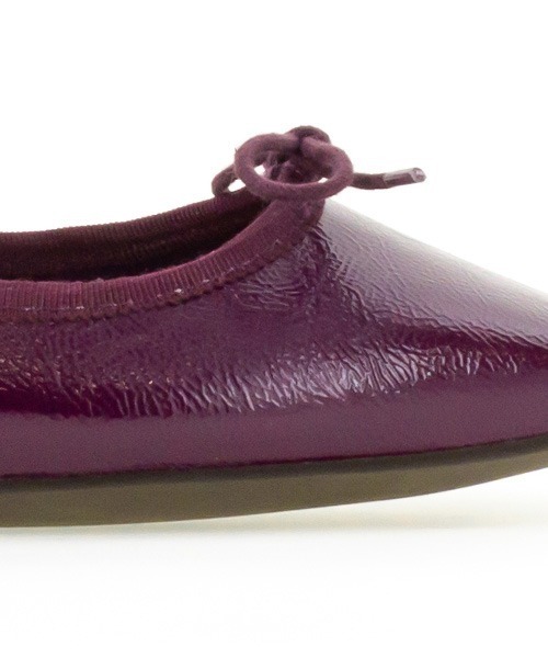 A de Vivre（アドゥヴィーヴル）の「サステナブル　晴雨兼用 バレエパンプス（バレエシューズ・レディース・クリーム/ブラック/パープル・24.5/23.5/25/22/23/22.5/24）」の12枚目の写真