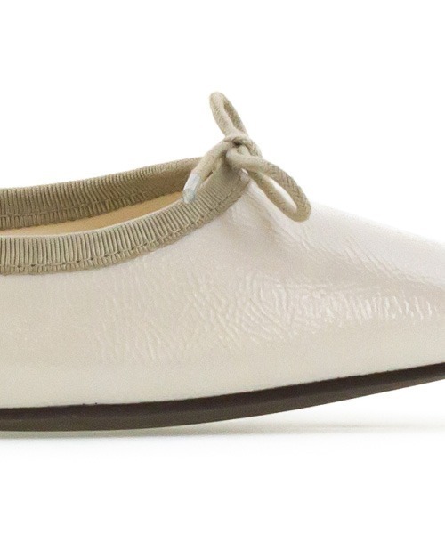 A de Vivre（アドゥヴィーヴル）の「サステナブル　晴雨兼用 バレエパンプス（バレエシューズ・レディース・クリーム/ブラック/パープル・24.5/23.5/25/22/23/22.5/24）」の11枚目の写真