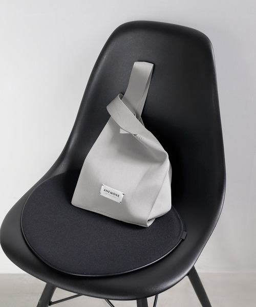 ANEMONE（アネモネ）の「シンプルニットトートバッグ[S]（トートバッグ・レディース・パープル/オレンジ/ターコイズブルー/アイボリー/ダークグレー/イエロー/ピンク/グリーン/ライトピンク/ライトグレー/A/ブルー/ラベンダー/ミント/ライトイエロー/ブラウン/ブラック/ダークパープル/ワイン/E/B/ベージュ/C/D/ネイビー/クリアブルー/H/I/J/F/G/ナチュラル/エメラルド/レッド・FREE）」の4枚目の写真