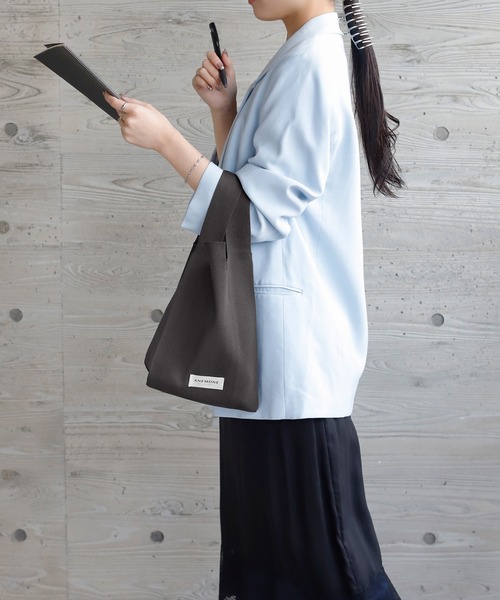 ANEMONE（アネモネ）の「シンプルニットトートバッグ[S]（トートバッグ・レディース・パープル/オレンジ/ターコイズブルー/アイボリー/ダークグレー/イエロー/ピンク/グリーン/ライトピンク/ライトグレー/A/ブルー/ラベンダー/ミント/ライトイエロー/ブラウン/ブラック/ダークパープル/ワイン/E/B/ベージュ/C/D/ネイビー/クリアブルー/H/I/J/F/G/ナチュラル/エメラルド/レッド・FREE）」の5枚目の写真