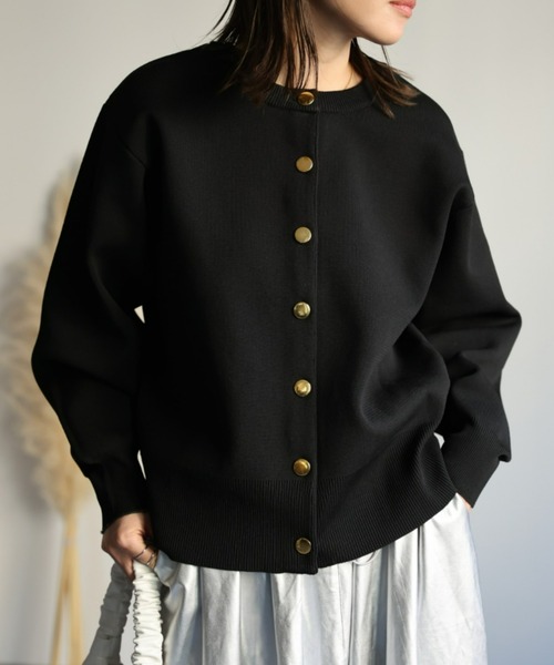 ap retro（アプレトロ）の「【選べるデザイン】前後2wayクルーネックスナップカーディガン（カーディガン/ボレロ・レディース・ブラック/ライトグレー/グリーン/ホワイト×ブラック/ブラック×ホワイト/アイボリー/ブラウン/ホワイト×ブルー/ライトグリーン/レッド/ネイビー/ブラック系その他/ホワイト系その他/ネイビー×ホワイト/グレイッシュベージュ/ホワイト×ネイビー・FREE）」の8枚目の写真