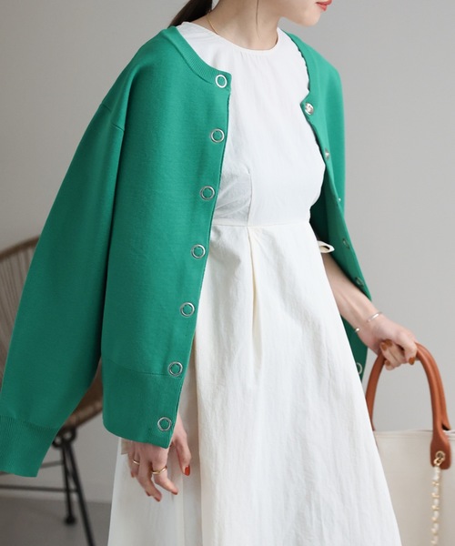 ap retro（アプレトロ）の「【選べるデザイン】前後2wayクルーネックスナップカーディガン（カーディガン/ボレロ・レディース・ブラック/ライトグレー/グリーン/ホワイト×ブラック/ブラック×ホワイト/アイボリー/ブラウン/ホワイト×ブルー/ライトグリーン/レッド/ネイビー/ブラック系その他/ホワイト系その他/ネイビー×ホワイト/グレイッシュベージュ/ホワイト×ネイビー・FREE）」の12枚目の写真