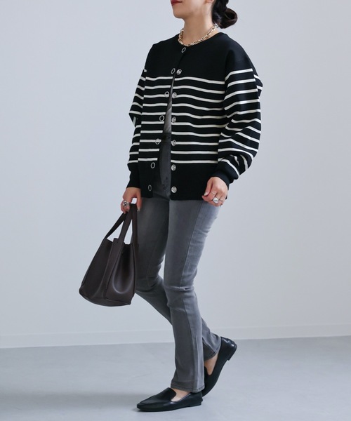 ap retro（アプレトロ）の「【選べるデザイン】前後2wayクルーネックスナップカーディガン（カーディガン/ボレロ・レディース・ブラック/ライトグレー/グリーン/ホワイト×ブラック/ブラック×ホワイト/アイボリー/ブラウン/ホワイト×ブルー/ライトグリーン/レッド/ネイビー/ブラック系その他/ホワイト系その他/ネイビー×ホワイト/グレイッシュベージュ/ホワイト×ネイビー・FREE）」の19枚目の写真