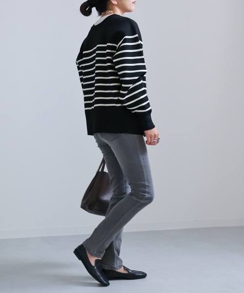 ap retro（アプレトロ）の「【選べるデザイン】前後2wayクルーネックスナップカーディガン（カーディガン/ボレロ・レディース・ブラック/ライトグレー/グリーン/ホワイト×ブラック/ブラック×ホワイト/アイボリー/ブラウン/ホワイト×ブルー/ライトグリーン/レッド/ネイビー/ブラック系その他/ホワイト系その他/ネイビー×ホワイト/グレイッシュベージュ/ホワイト×ネイビー・FREE）」の20枚目の写真