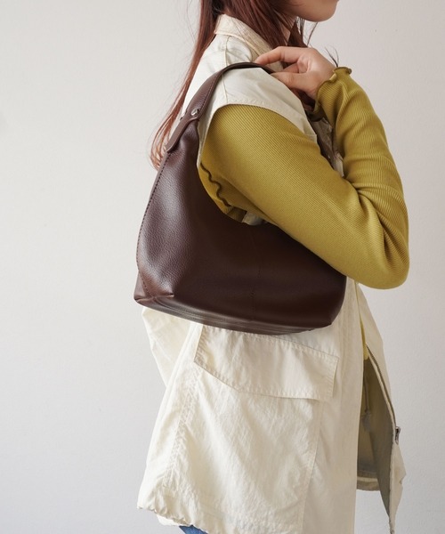 ammy.（エイミードット）の「【 ammy. / エイミードット 】 センターシーム ワンハンドル バッグ（ハンドバッグ・レディース・ブラック/ベージュ/ホワイト/グリーン/ブラウン/ダークブラウン/シルバー・FREE）」の21枚目の写真