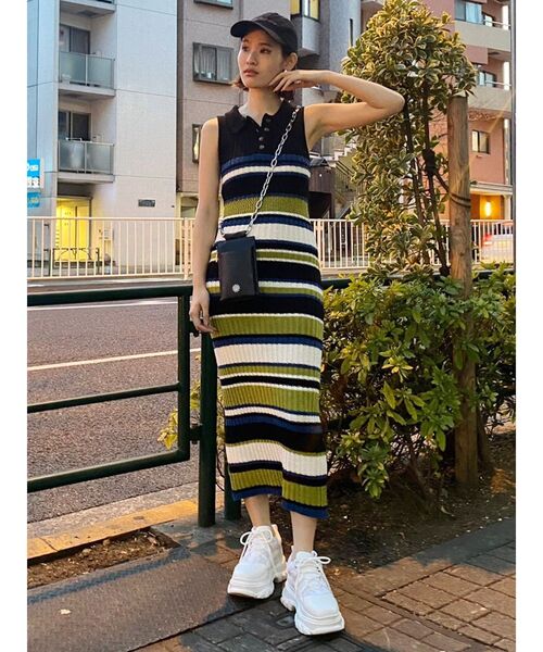 EVRIS（エヴリス）の「マルチボーダーロングニットワンピース（ワンピース・レディース・ブラック/ブルー・FREE）」の17枚目の写真