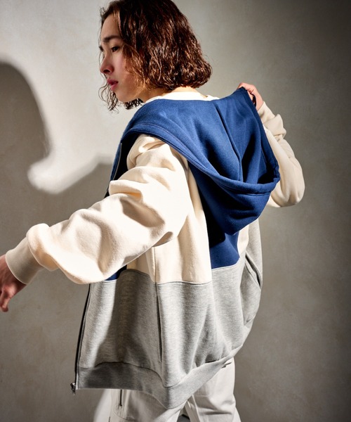 FCMM（エフシーエムエム）の「【日本限定アイテム】COLOR BLOCK PULLOVER HOODIE/カラーブロックプルオーバーフーディー（パーカー・メンズ・グレー/ネイビー/アイボリー・MEDIUM/LARGE）」の4枚目の写真
