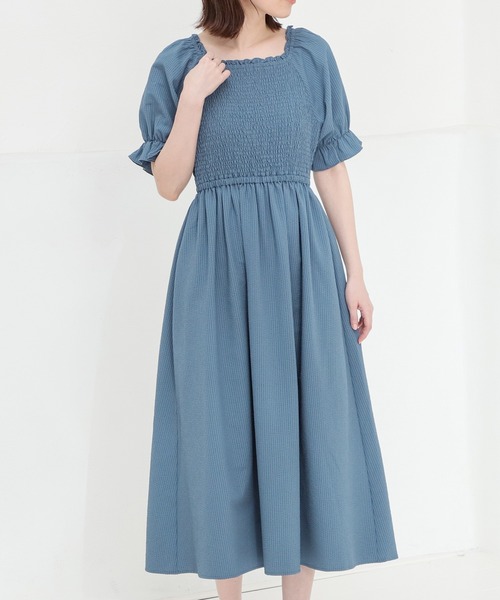 Honeys(ハニーズ)の「シャーリングワンピース(ワンピース・レディース・ライトベージュ/ブラック/ブルー・L/S/LL/M)」の3枚目の写真