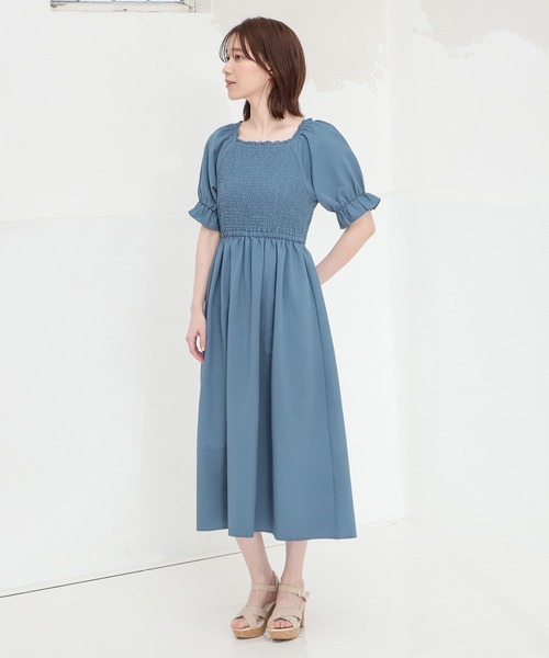 Honeys(ハニーズ)の「シャーリングワンピース(ワンピース・レディース・ライトベージュ/ブラック/ブルー・L/S/LL/M)」の11枚目の写真