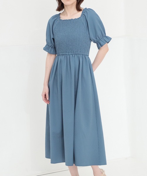 Honeys(ハニーズ)の「シャーリングワンピース(ワンピース・レディース・ライトベージュ/ブラック/ブルー・L/S/LL/M)」の9枚目の写真