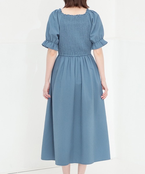 Honeys(ハニーズ)の「シャーリングワンピース(ワンピース・レディース・ライトベージュ/ブラック/ブルー・L/S/LL/M)」の14枚目の写真