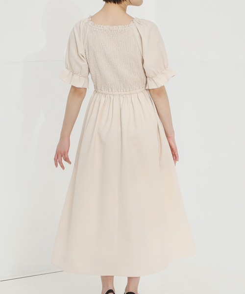 Honeys(ハニーズ)の「シャーリングワンピース(ワンピース・レディース・ライトベージュ/ブラック/ブルー・L/S/LL/M)」の16枚目の写真