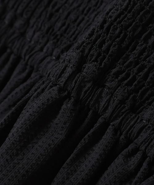 Honeys(ハニーズ)の「シャーリングワンピース(ワンピース・レディース・ライトベージュ/ブラック/ブルー・L/S/LL/M)」の22枚目の写真