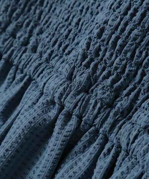 Honeys(ハニーズ)の「シャーリングワンピース(ワンピース・レディース・ライトベージュ/ブラック/ブルー・L/S/LL/M)」の12枚目の写真