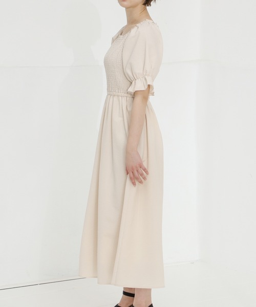 Honeys(ハニーズ)の「シャーリングワンピース(ワンピース・レディース・ライトベージュ/ブラック/ブルー・L/S/LL/M)」の10枚目の写真