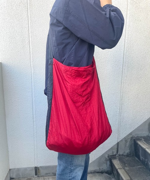 TICKETTOTHEMOON（チケットトゥザムーン）の「【 TICKET TO THE MOON / チケットトゥザムーン 】エコスーパーマーケットバッグ ナイロン パッカブル ショルダーバッグ TMSB ECOBAG CUR（ショルダーバッグ・レディース・ホワイト/ブラック/バーガンディー/ブラック系/ネイビー・FREE）」の13枚目の写真