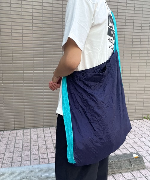 TICKETTOTHEMOON（チケットトゥザムーン）の「【 TICKET TO THE MOON / チケットトゥザムーン 】エコスーパーマーケットバッグ ナイロン パッカブル ショルダーバッグ TMSB ECOBAG CUR（ショルダーバッグ・レディース・ホワイト/ブラック/バーガンディー/ブラック系/ネイビー・FREE）」の15枚目の写真