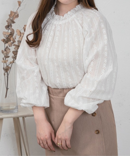 Ambre Ciel(アンブルシエル)の「花柄レースブラウス/【WEB/EC限定商品】(シャツ/ブラウス・レディース・ブラック/オフホワイト・FREE)」の3枚目の写真