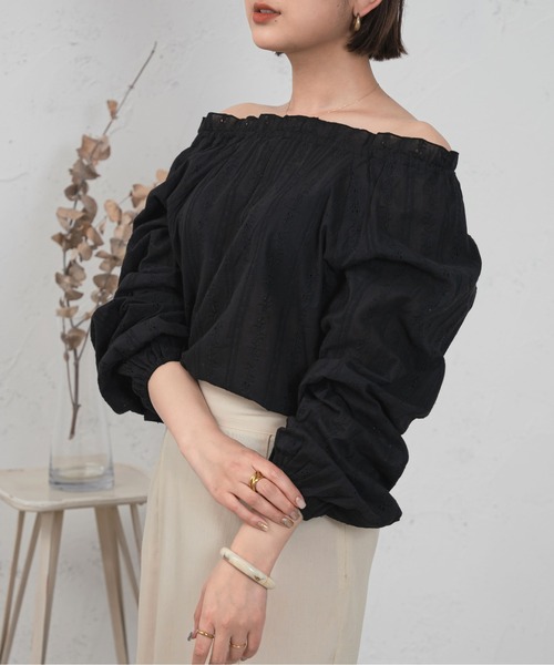 Ambre Ciel(アンブルシエル)の「花柄レースブラウス/【WEB/EC限定商品】(シャツ/ブラウス・レディース・ブラック/オフホワイト・FREE)」の5枚目の写真