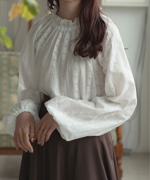 Ambre Ciel(アンブルシエル)の「花柄レースブラウス/【WEB/EC限定商品】(シャツ/ブラウス・レディース・ブラック/オフホワイト・FREE)」の14枚目の写真