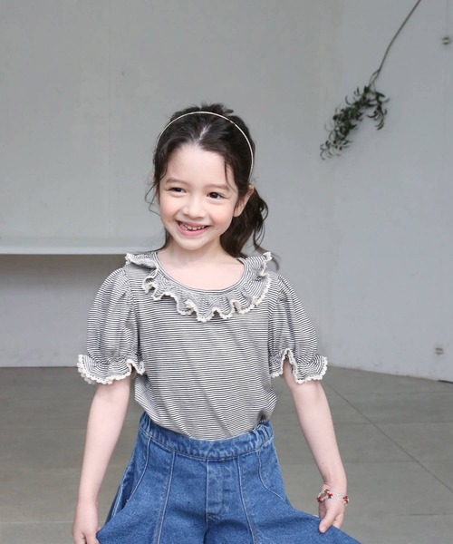 Rora(ローラ)の「ラーイ ボーダー柄 フリルTシャツ(Tシャツ/カットソー・キッズ・ブラック・100/110/120/130/140/150)」の2枚目の写真