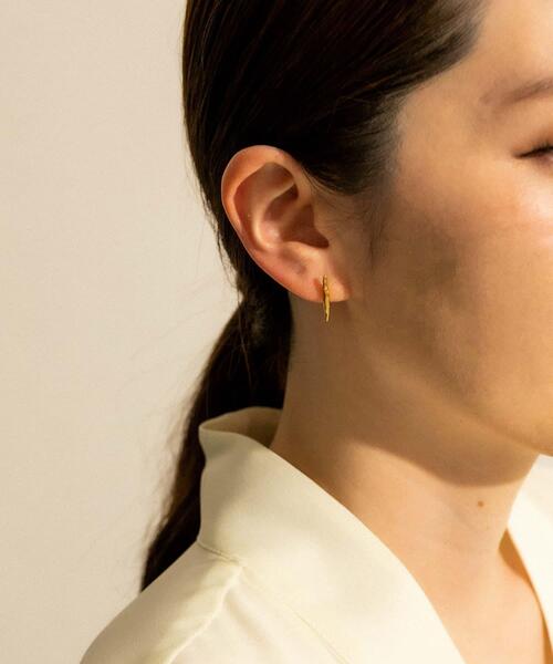 SMELLY(スメリー)の「SMELLY so’ nuance bar pierce(ピアス(両耳用)・レディース・ゴールド・-)」の3枚目の写真