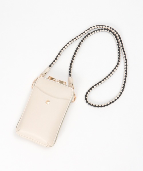 ikka(イッカ)の「PUスマホショルダー(ショルダーバッグ・レディース・オフホワイト/シルバーグレー/ブラック/イエロー/ベージュ/ピンク/グリーン・FREE)」の19枚目の写真