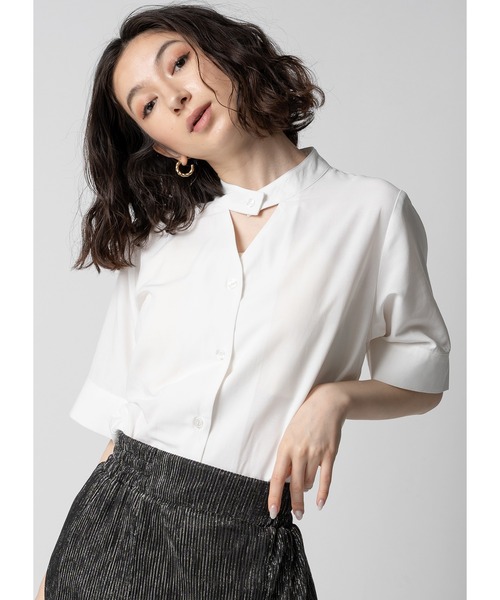 Adoon plain（アドーンプレーン）の「トライアングルネックブラウス / 半袖（シャツ/ブラウス・レディース・ホワイト/ブラック/ライトベージュ・FREE）」の2枚目の写真