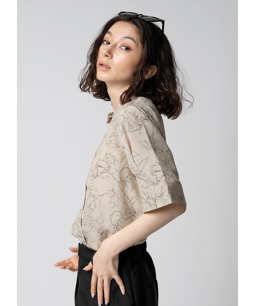 Adoon plain（アドーンプレーン）の「トライアングルネックブラウス / 半袖（シャツ/ブラウス・レディース・ホワイト/ブラック/ライトベージュ・FREE）」の4枚目の写真