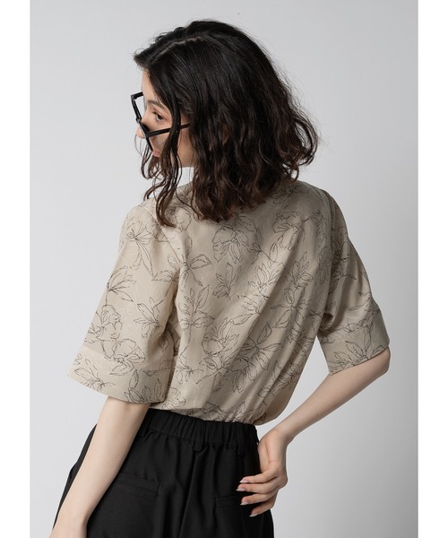 Adoon plain（アドーンプレーン）の「トライアングルネックブラウス / 半袖（シャツ/ブラウス・レディース・ホワイト/ブラック/ライトベージュ・FREE）」の5枚目の写真