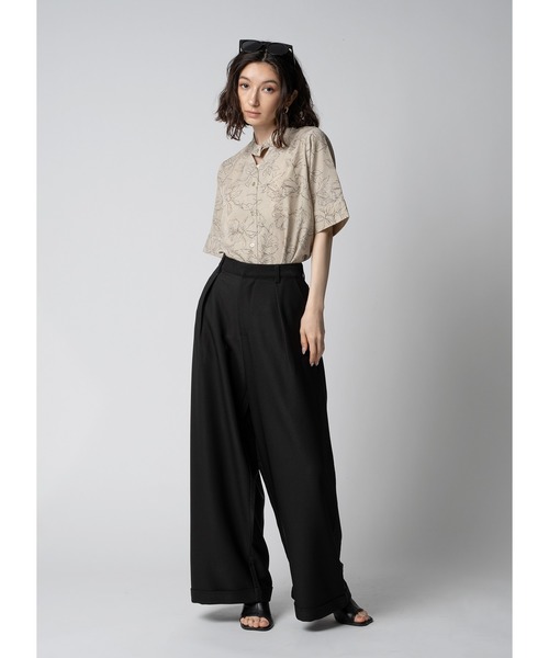 Adoon plain（アドーンプレーン）の「トライアングルネックブラウス / 半袖（シャツ/ブラウス・レディース・ホワイト/ブラック/ライトベージュ・FREE）」の6枚目の写真