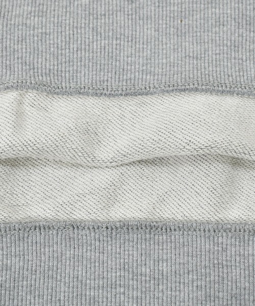 FILA(フィラ)の「【ヴィンテージ古着】FILA / フィラ 前V ロゴ刺繍 クルーネックスウェット(スウェット・メンズ・グレー・XX-LARGE)」の3枚目の写真