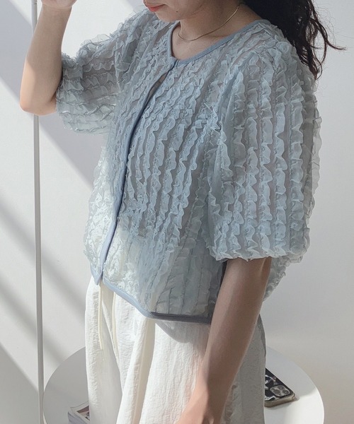 AS KNOW AS plus（アズノゥアズプラス）の「〇シアーフリル5分袖ブラウス（シャツ/ブラウス・レディース・アイボリー/ブラック/サックスブルー・FREE）」の3枚目の写真